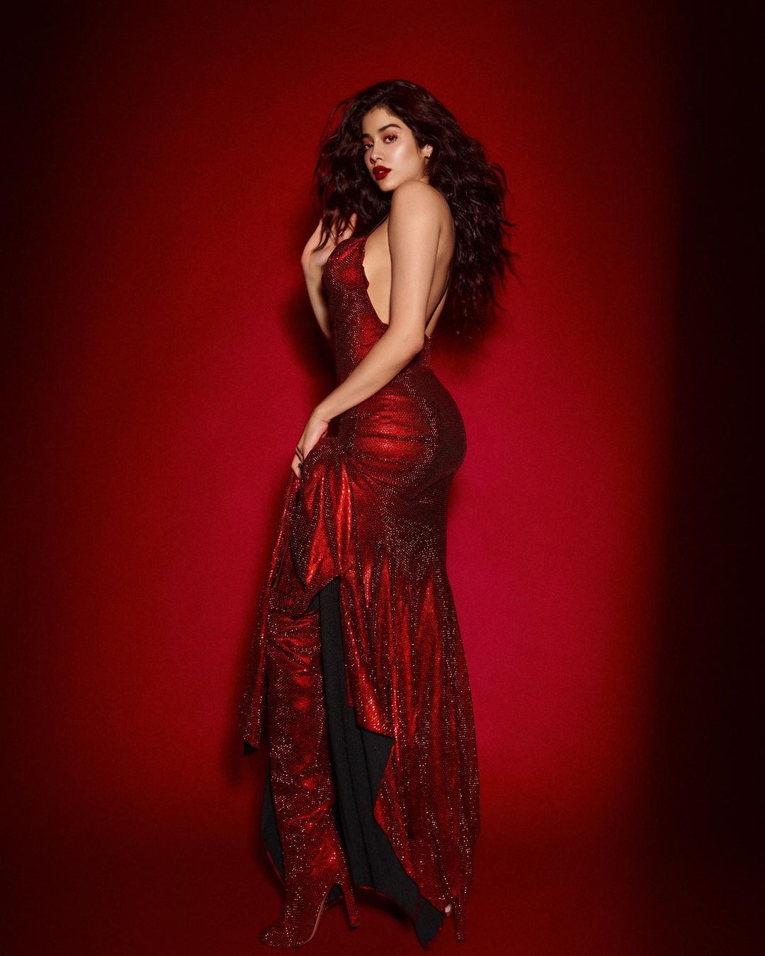 Janhvi Kapoor sparkles in glittery backless red flared gown, Arjun Kapoor says “time to make merry” | IWMBuzz