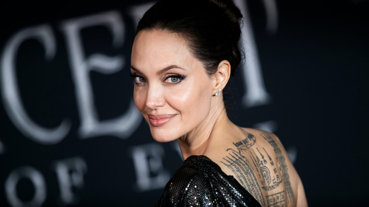 How To Get Angelina Jolie’s Signature Makeup Look