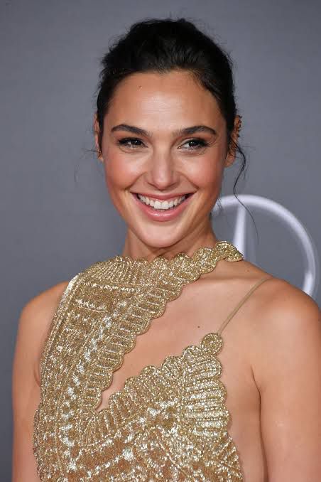 How To Get Gal Gadot’s Clear Glass Flawless Skin | IWMBuzz