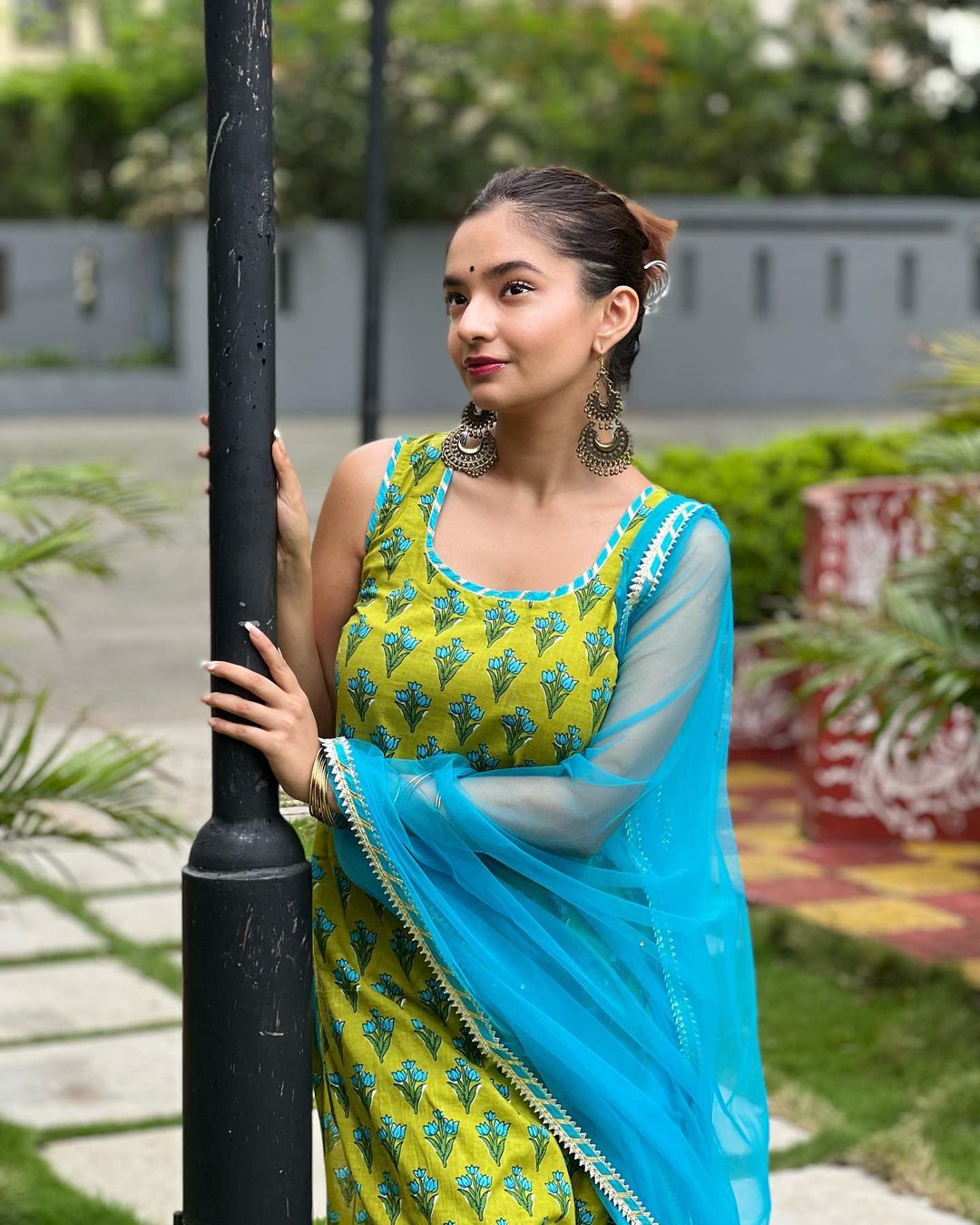 In Pics: Baal Veer actress Anushka Sen turns heavenly in floral green salwar suit, her chandbalis steal the show | IWMBuzz
