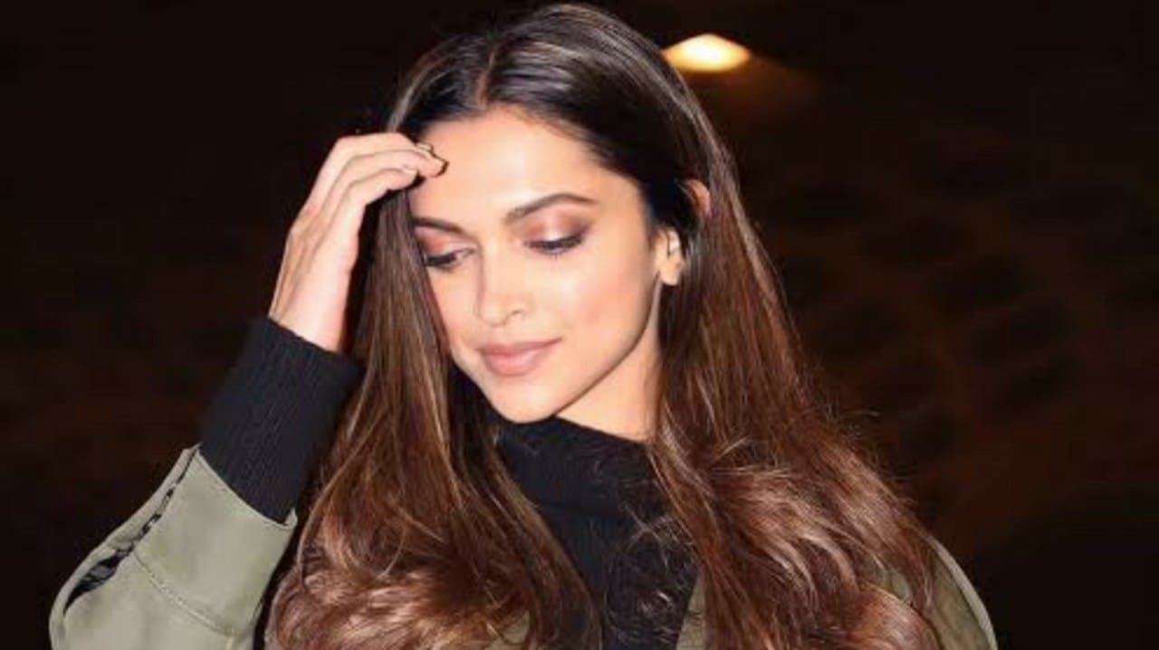 It's Time For You To Try Out Middle Partition Hairstyles, Take Cues From Deepika  Padukone | IWMBuzz