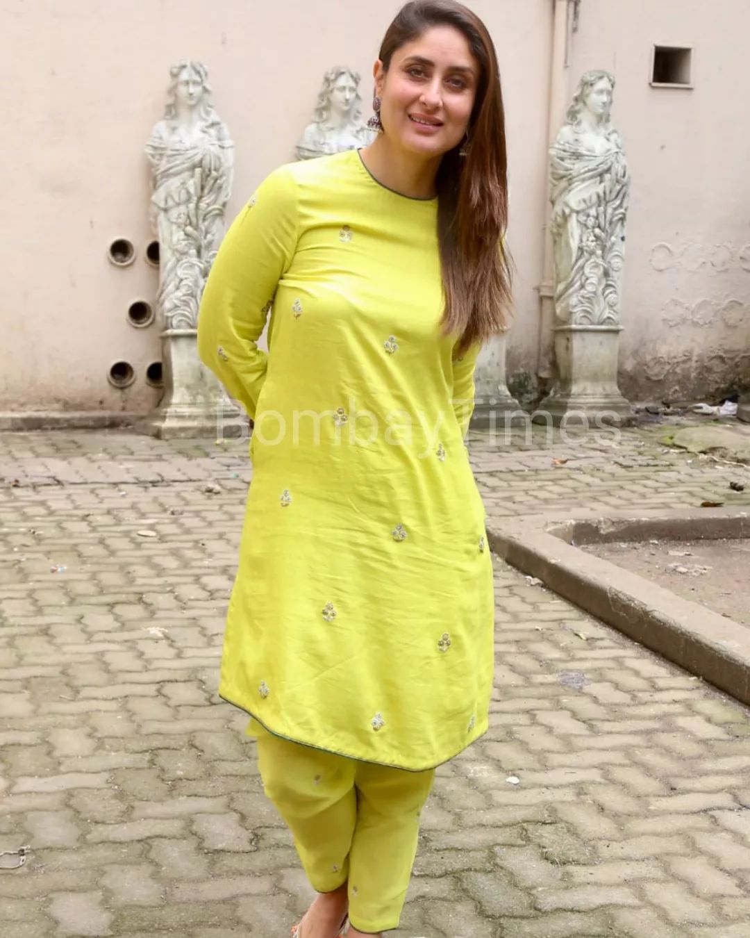 Kareena Kapoor Khan and Alaya F will convince you to spend summer in a  cotton kurta | Vogue India