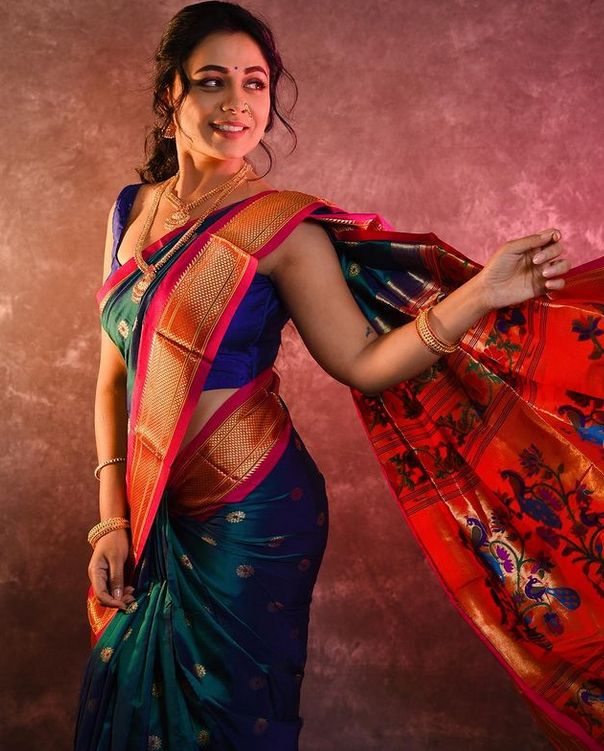 Top Maharashtrian Bridal Looks Worth Taking Inspirations From! | Wedding  saree blouse designs, Indian bride outfits, Wedding saree indian