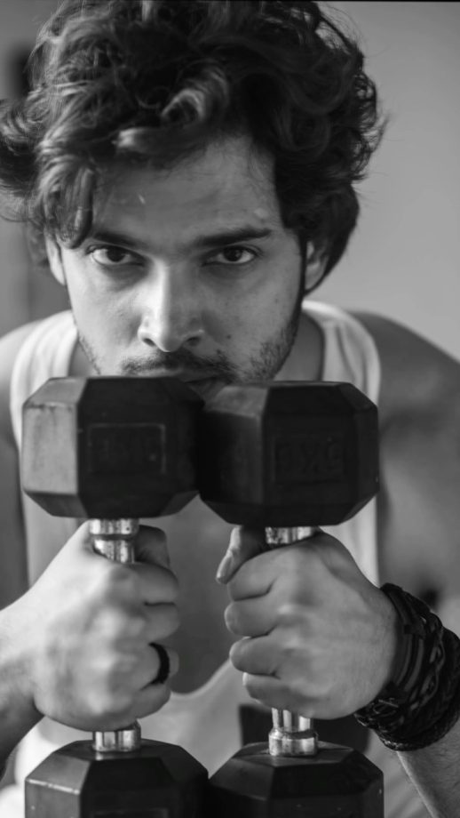 Television top stars Krishna Kaul, Parth Samthaan, Karan Tacker, and Vivek Dahiya flaunt their hardcore workout routine 835801