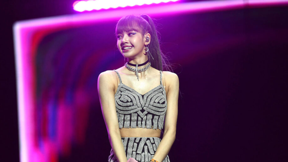 Times When Blackpink Lisa Received The Worst Stage Outfits According To Fans - 2