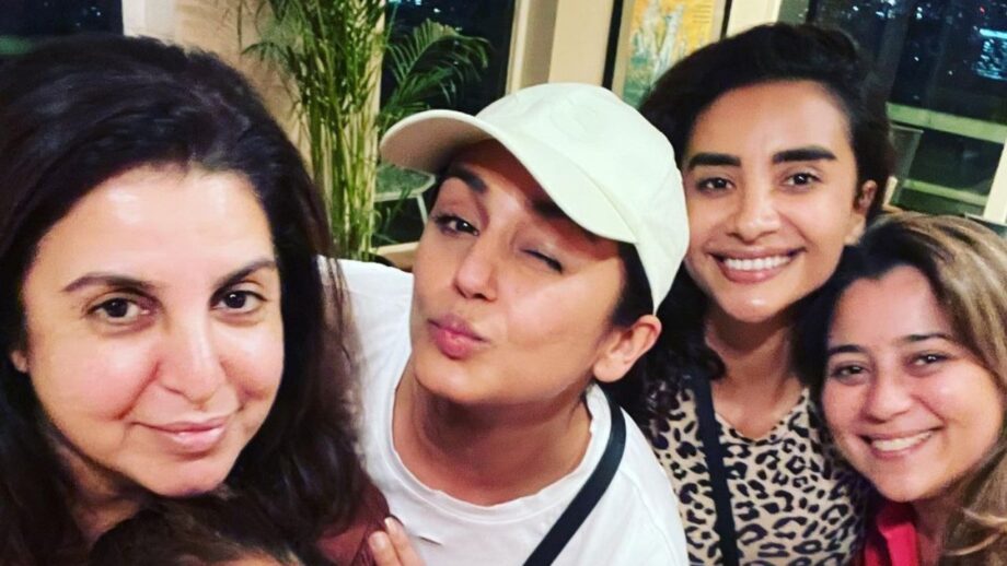 “Unexpected Friendships Are The Best” Farah Khan Shares Stunning Selfie With Friends, Showing Mutual Love For Shah Rukh Khan