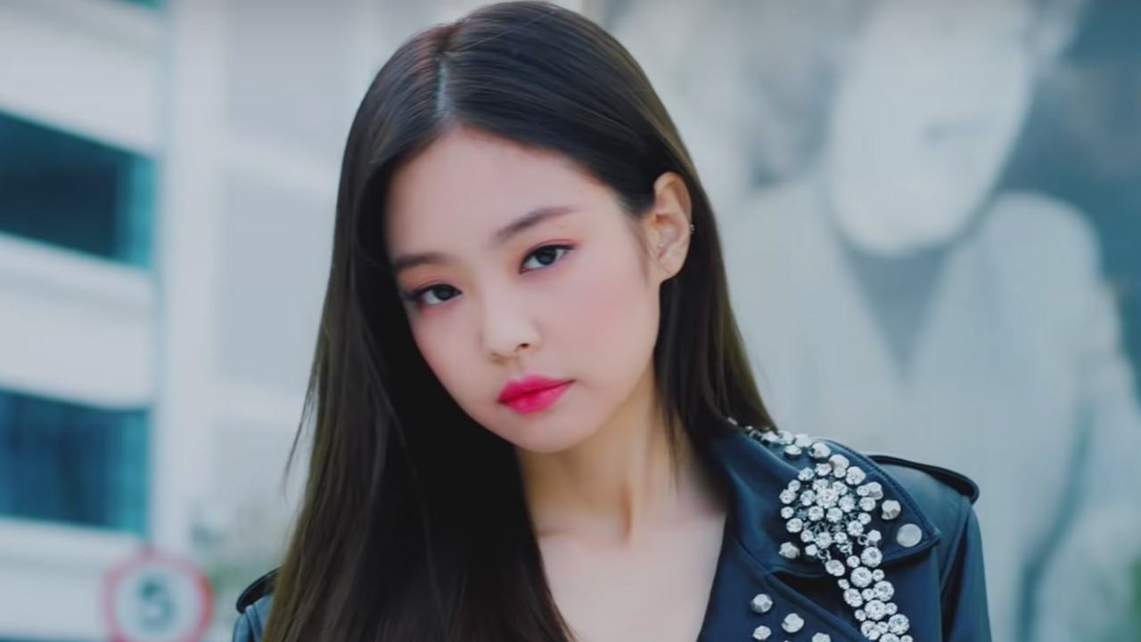 Blinks Scoop: Is Blackpink member Jennie in love? (Know The Real Truth)