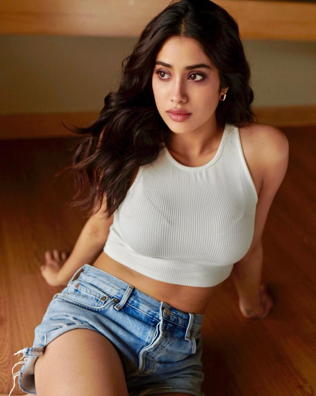 The Gorgeous actress Janhvi Kapoor took to her Instagram and shared stunnin...