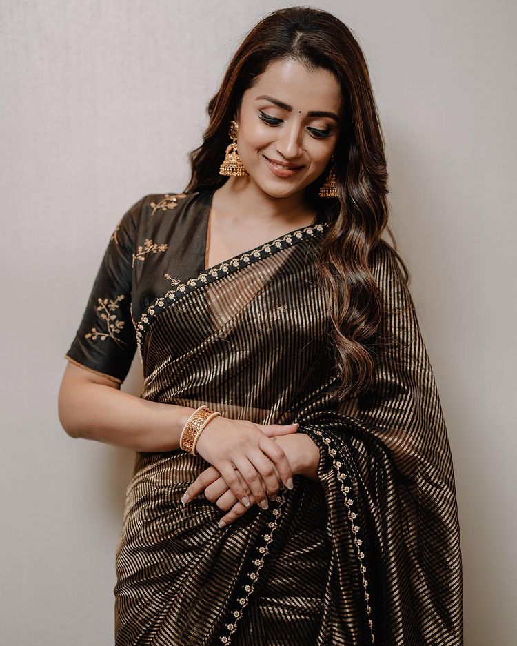 Trisha Krishnan Opts For Designer Saree For Her Ponniyin Selvan I  Promotional Look | IWMBuzz