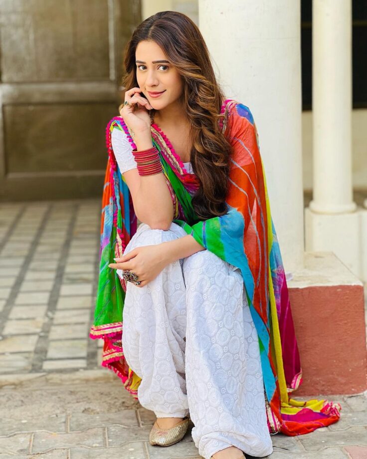 Beauty Girl: Hiba Nawab's Enchanting Looks In Salwar Suits