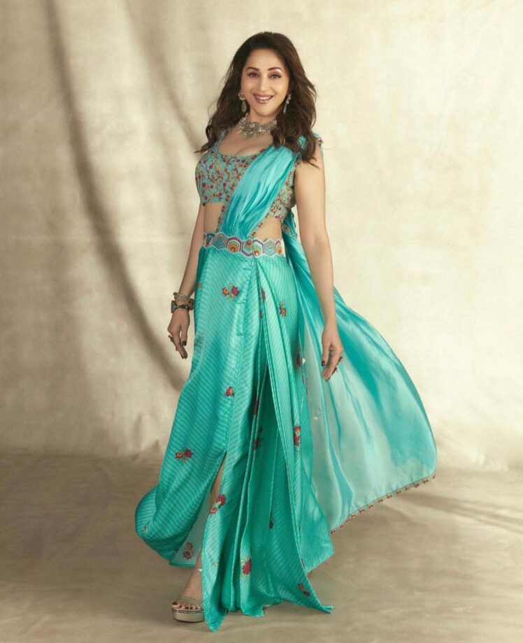 https://www.iwmbuzz.com/wp-content/uploads/2022/10/clues-to-style-your-saree-in-modern-drapes-by-securing-with-a-belt-like-madhuri-dixit-2-748x920.jpg