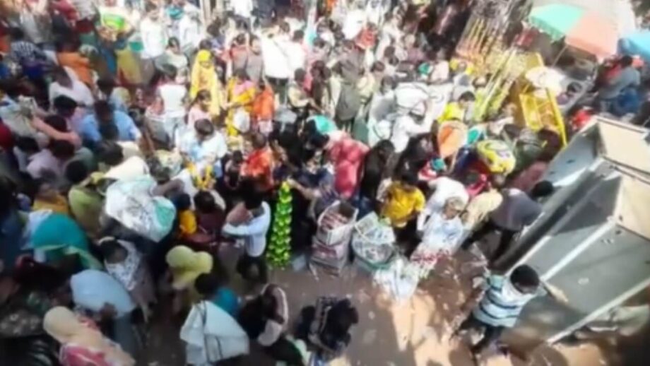 Viral Video: Ahead Of Diwali, Delhi’s Sadar Bazaar Faces Massive Crowd
