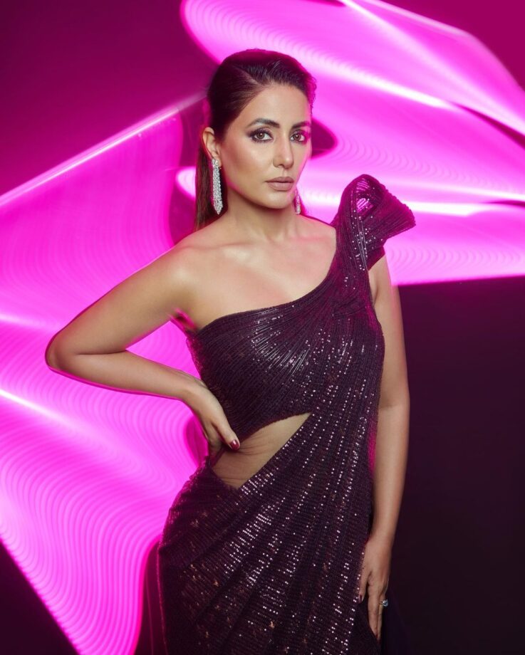 Boss Lady Hina Khan Looks Bewitching In Shimmery Ensembles, Flaunts Her ...