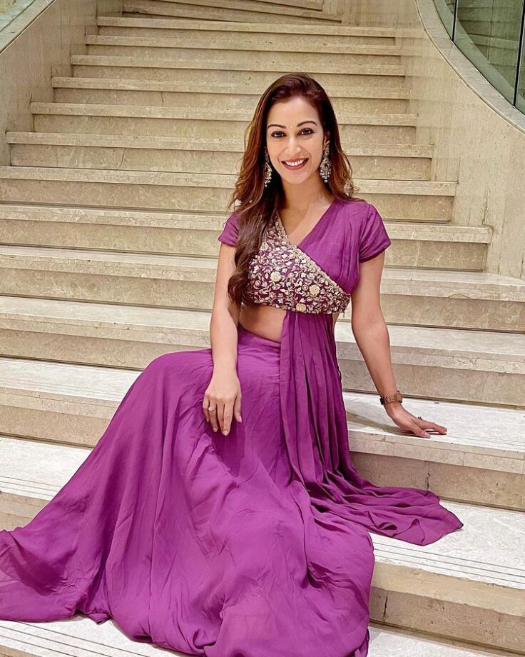 TMKOC fame Sunayana Fozdar is reception ready, looks droolworthy in gorgeous purple shimmery lehenga | IWMBuzz