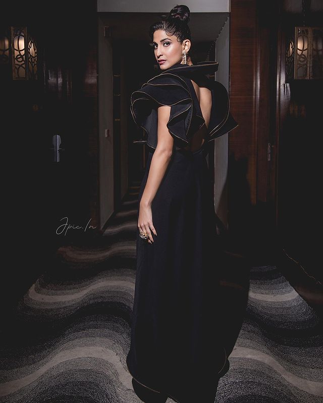 Aahana Kumra Looks Sensuous In A Black Frilled Neck High Slit Midi dress, See Pics 763000