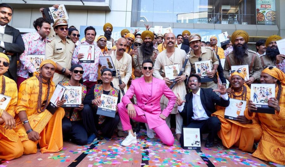 Akshay Kumar Turns Up In Super-Stylish Pink Suit And Pant Outfit For Selfiee Promotion 761187