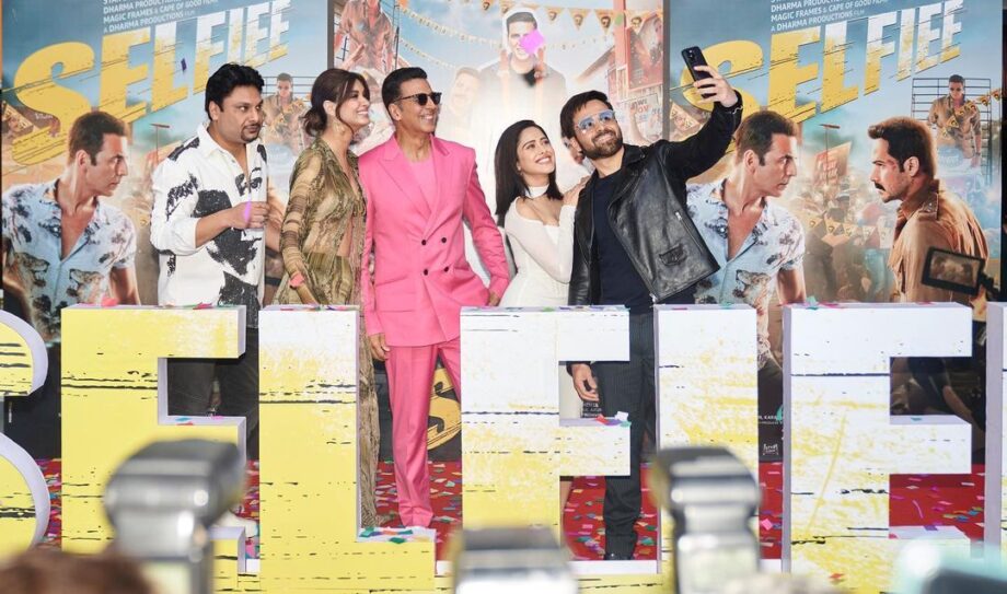 Akshay Kumar Turns Up In Super-Stylish Pink Suit And Pant Outfit For Selfiee Promotion 761186