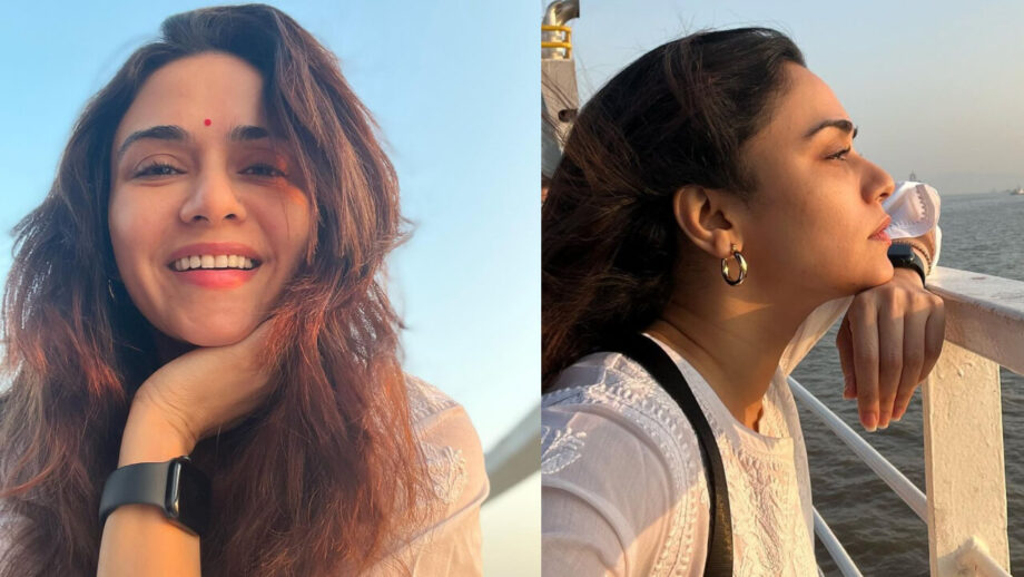 Amruta Khanvilkar shared a selfie picture in a white chikankari Kurta outfit says, 'I have two moods' 754893