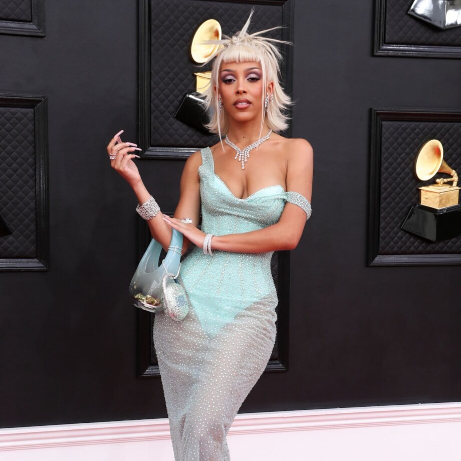 Billie Eilish, Doja Cat, Or Katy Perry: Whose Free Spirit Fashion In Your Favorite Among These Singers? 756883