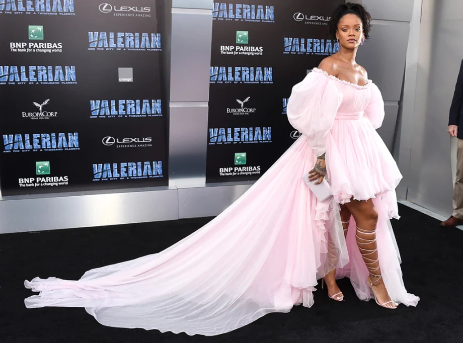 Check Out: 6 Times Rihanna Served Best Fashion Moments 757227
