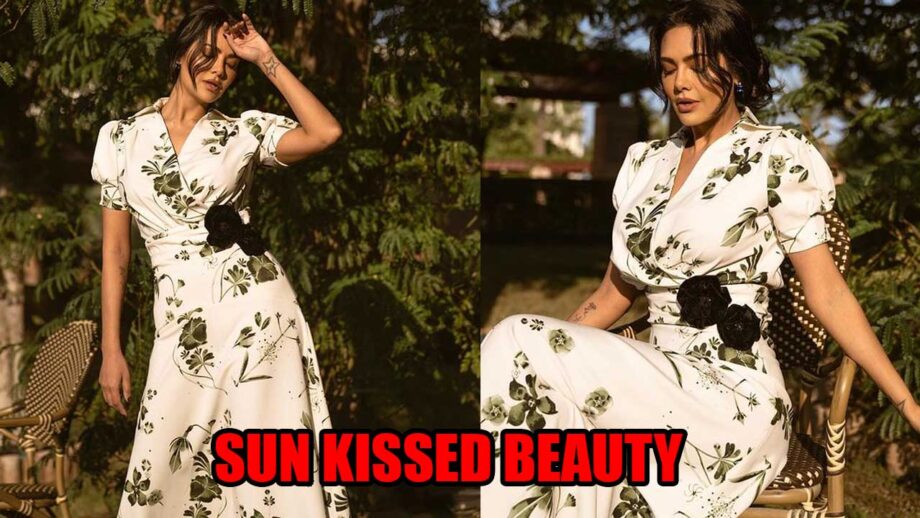 Esha Gupta slays high-chic poses in sun kissed snaps, see pics 759847