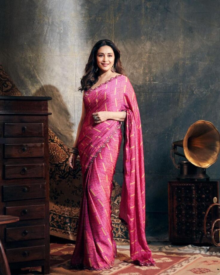 Fan Battle: Madhuri Dixit Or Karisma Kapoor; Who Is Bewitching In Chiffon Saree? 761777