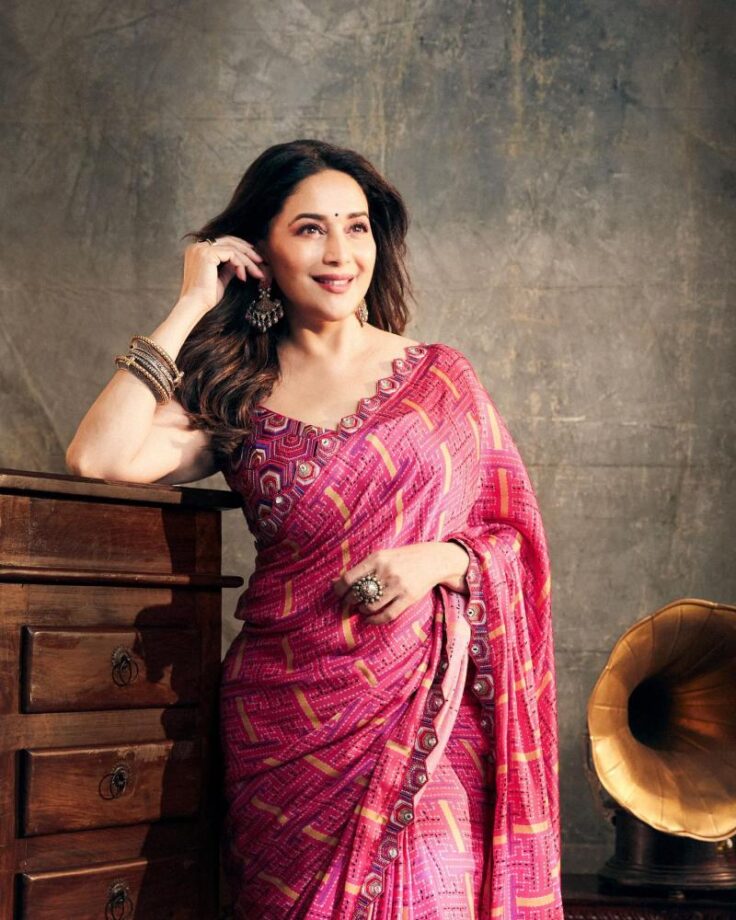 Fan Battle: Madhuri Dixit Or Karisma Kapoor; Who Is Bewitching In Chiffon Saree? 761779