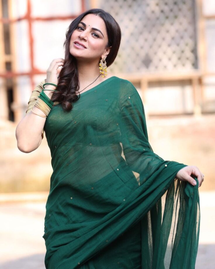 Fashion Battle: Shraddha Arya Or Mughda Chapekar; Who Is Bewitching In Green Saree? 756894