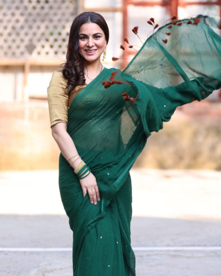 Fashion Battle: Shraddha Arya Or Mughda Chapekar; Who Is Bewitching In Green Saree? 756893
