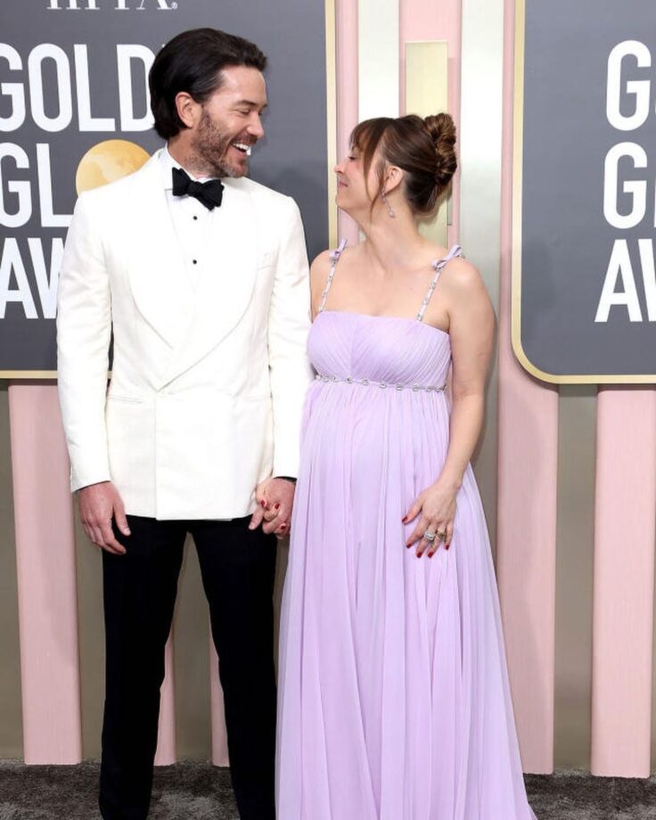 Golden Globes 2023: Kaley Cuoco flaunts her baby bump in gorgeous lilac gown 756384