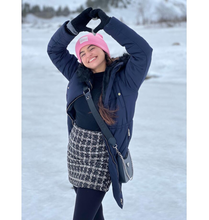 Happy Birthday, Helly Shah! Check Out Pictures From Kashmir Vacation 754461