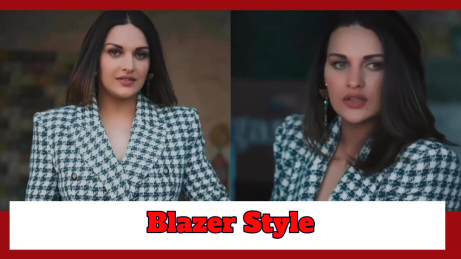 Himanshi Khurana Steals The Limelight in Checkered Blazer And Denim Style; Check Here 757228