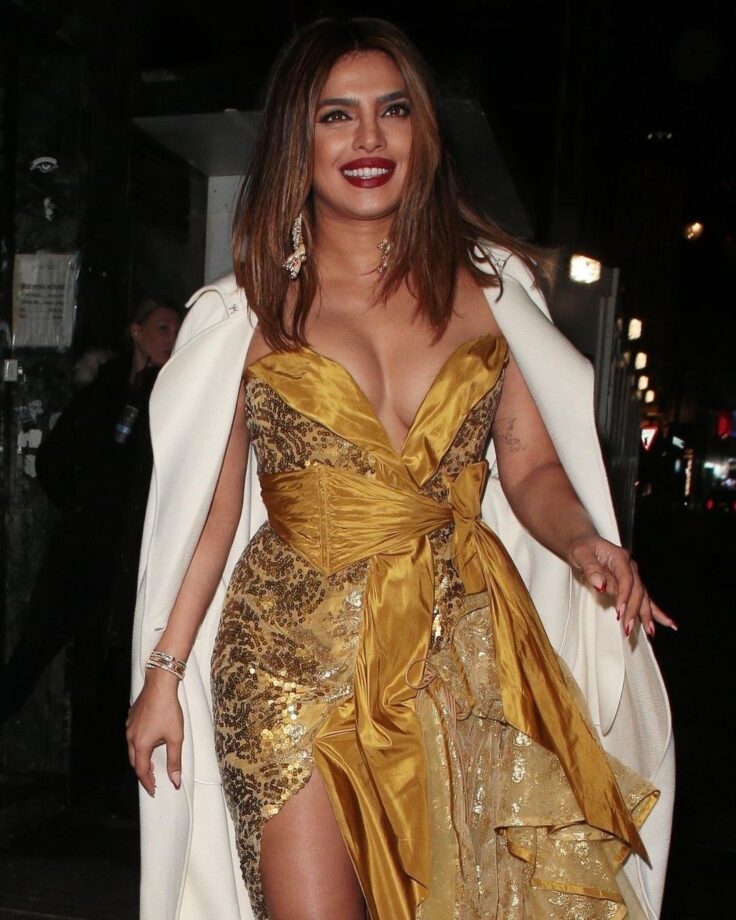Hotness Alert: Priyanka Chopra Looks Tempting In Golden Sparkle Low-Cut Sequin dress 756649