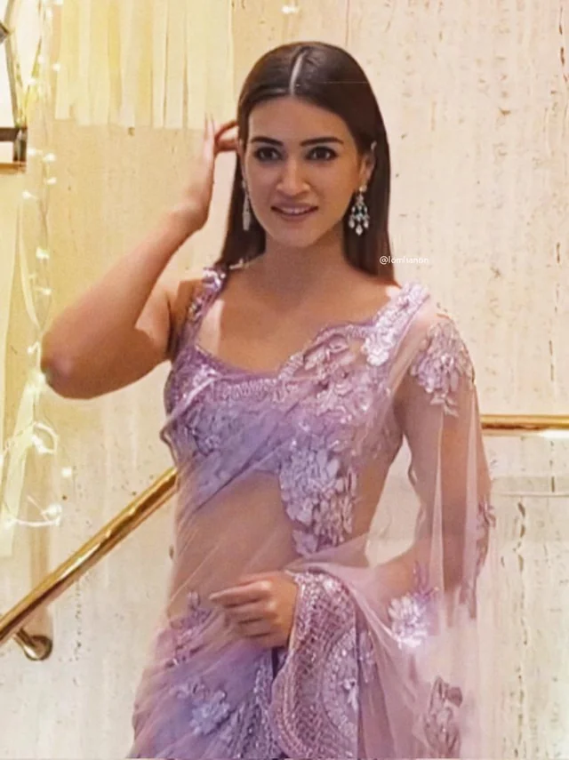 In Manish Malhotra's Outfit, Kriti Sanon Demonstrates How To Glam Up A Traditional Sheer Saree 765028