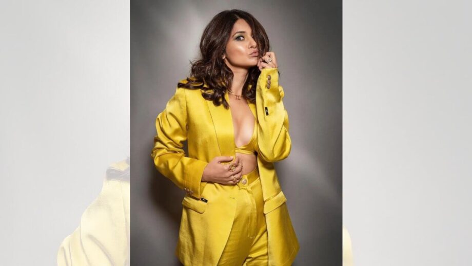 In Pic: Jennifer Winget is all about sunflower vibes in golden shimmery coat pant 757499