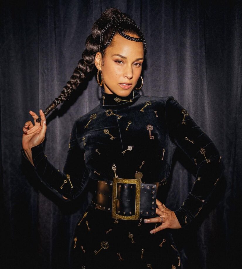 In Pics: Alicia Keys Looks Fiery Hot In Black Velvet Turtleneck Keys Print Outfit 761862