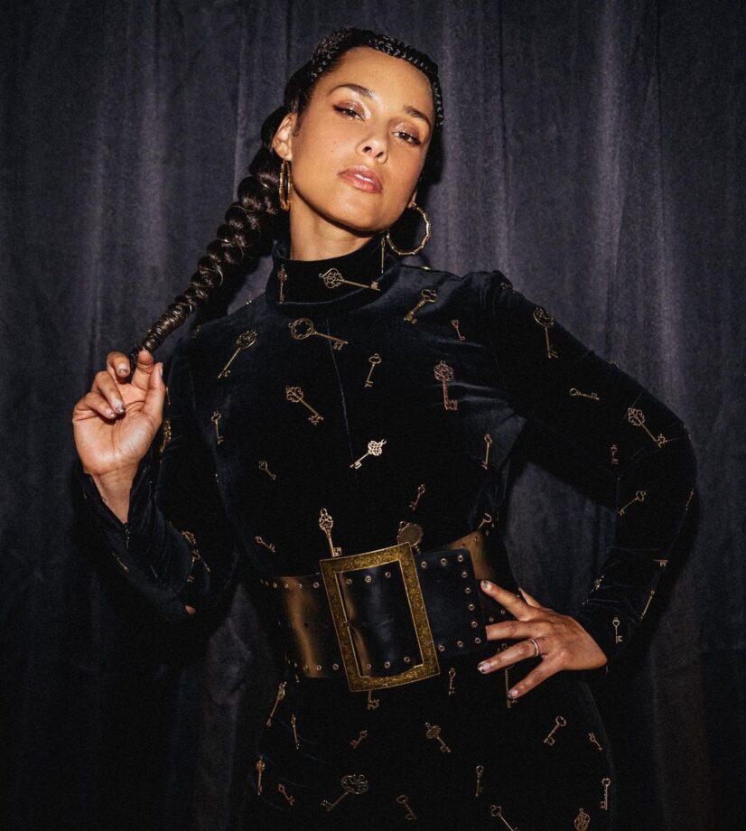 In Pics: Alicia Keys Looks Fiery Hot In Black Velvet Turtleneck Keys Print Outfit 761867