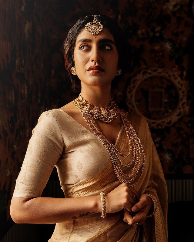In Pics: Internet Winking Queen Priya Prakash Varrier Looks Gorgeous In Golden Saree 759406