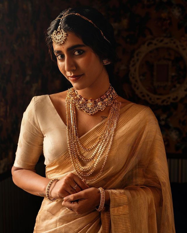 In Pics: Internet Winking Queen Priya Prakash Varrier Looks Gorgeous In Golden Saree 759405