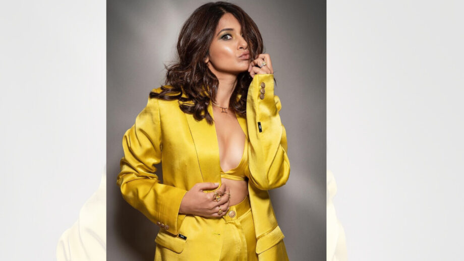 In Pics: Jennifer Winget oozes in a golden shimmery coat pant outfit 757137