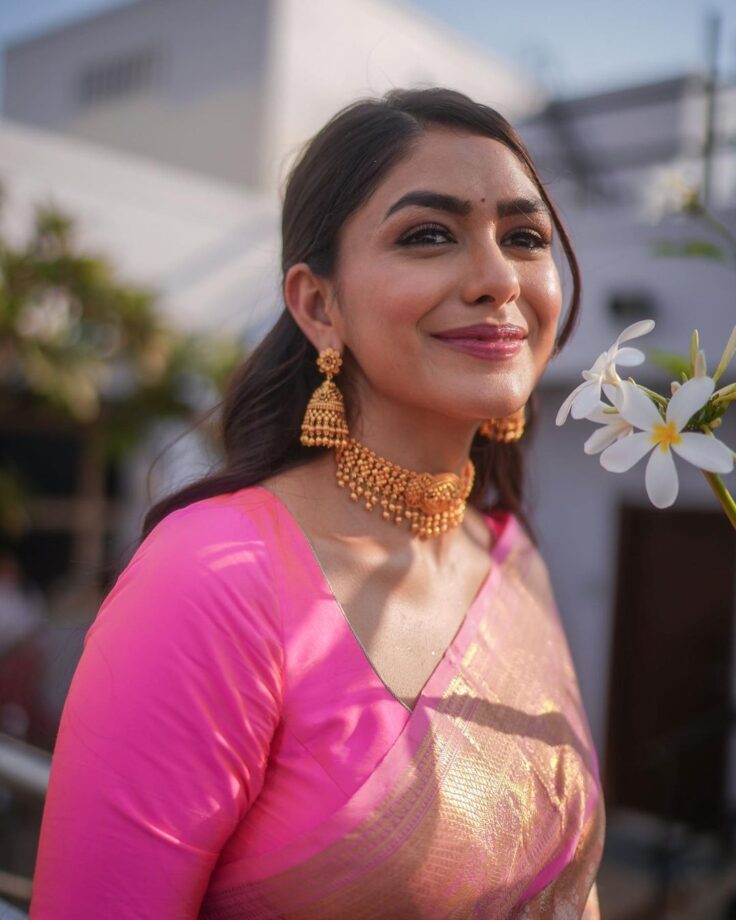 In Pics: Mrunal Thakur and Kajol's stunning saree game is too strong 762778