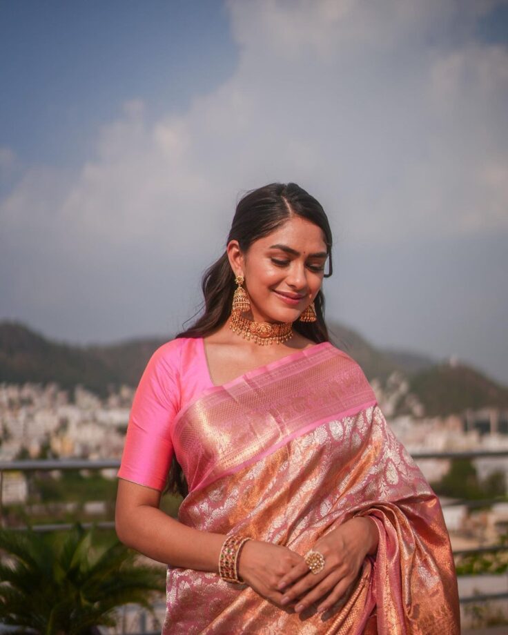 In Pics: Mrunal Thakur and Kajol's stunning saree game is too strong 762781