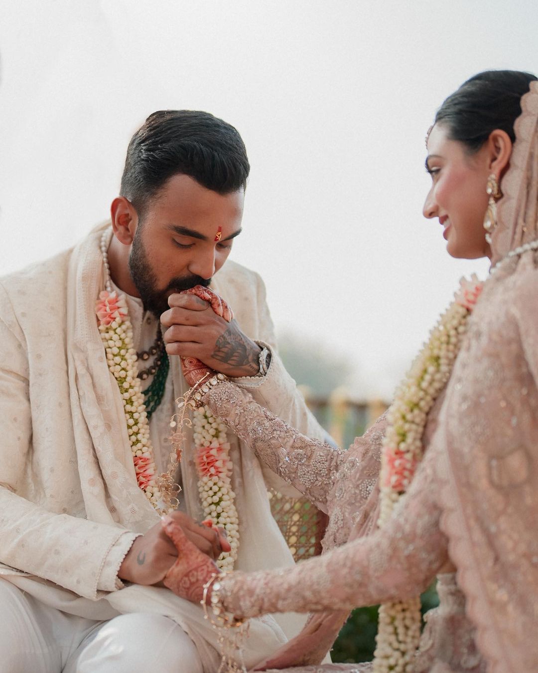 In your light, I learn how to love: Athiya Shetty shares first photos of marriage with KL Rahul 761637