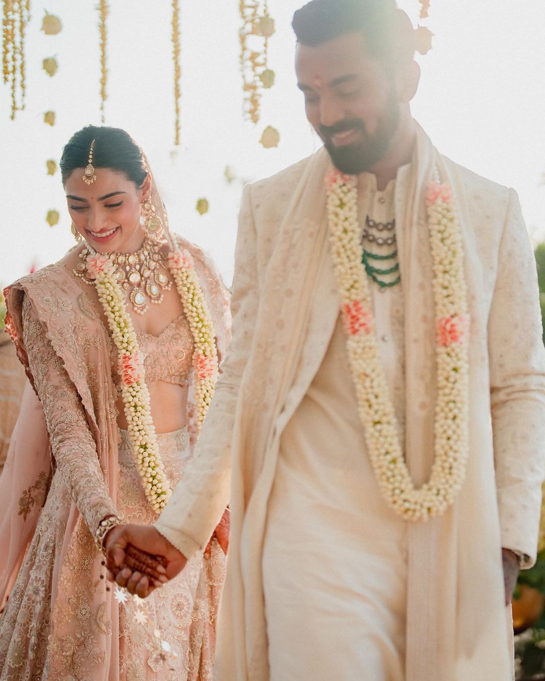 In your light, I learn how to love: Athiya Shetty shares first photos of marriage with KL Rahul 761638