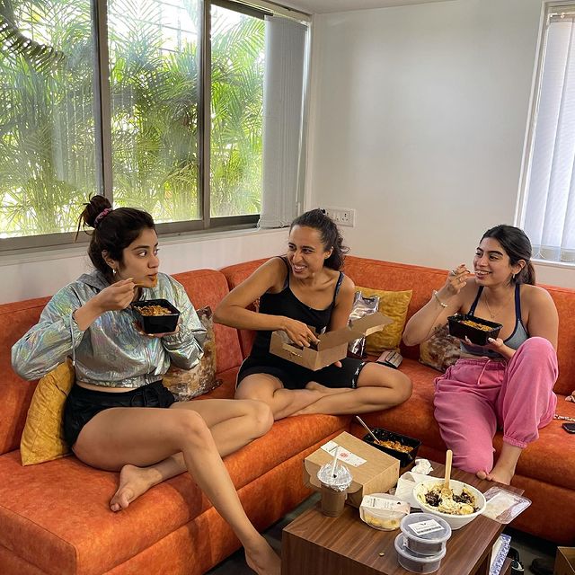 Janhvi Kapoor Is A Cheat Meal Lover; Check Out Unseen Pics 764285
