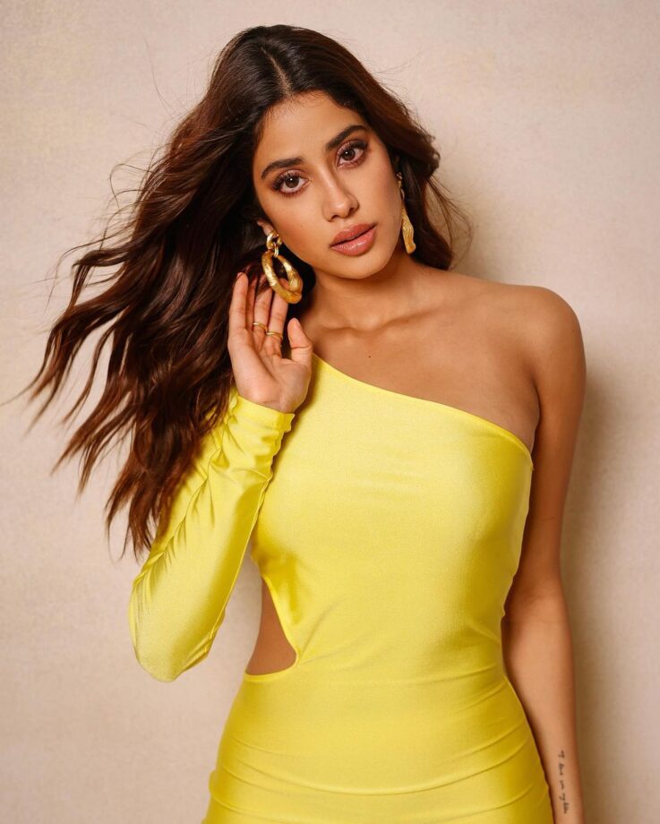 Janhvi Kapoor To Amitabh Bachchan: Stars Sold Their Apartments For Huge Amount 757091