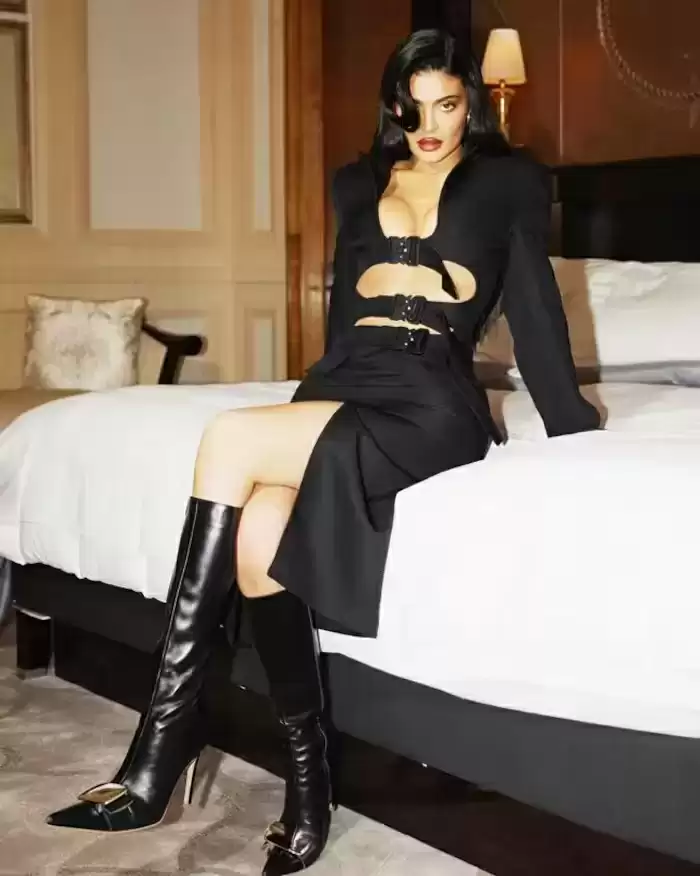 Kylie Jenner Sizzles in Paris: From Chic Street Style to Furry Fashion 763543