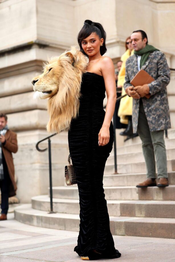 Kylie Jenner Sizzles in Paris: From Chic Street Style to Furry Fashion 763550