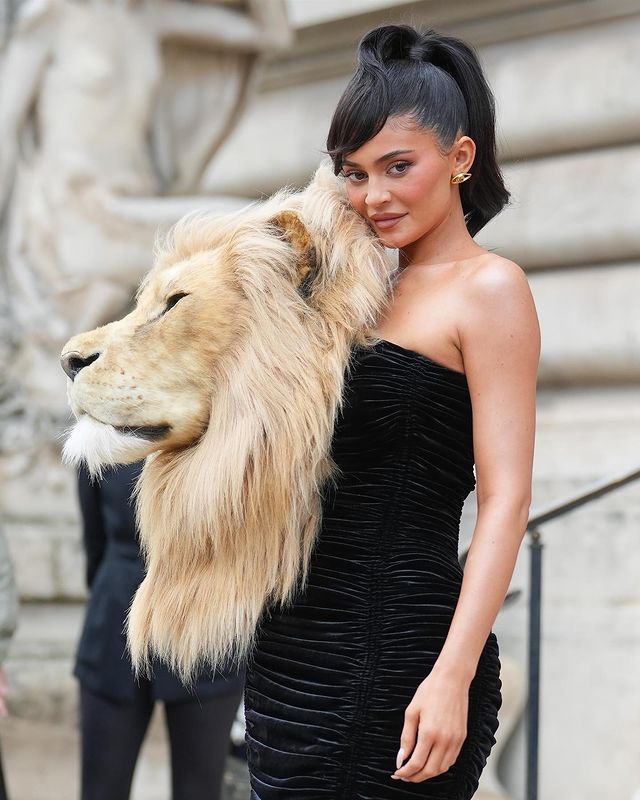 Kylie Jenner VS Irina Shayk: Who Donned The Lion's Head Faux Dress Better? 762377