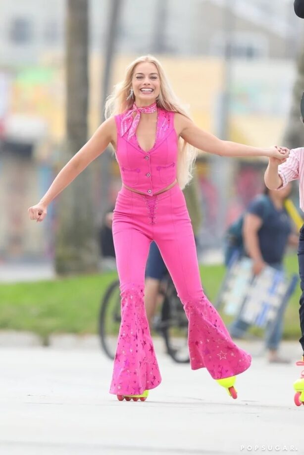 Margot Robbie Steals Out Hearts In Pink Outfits, Will You Fall In Love With Her? 763254